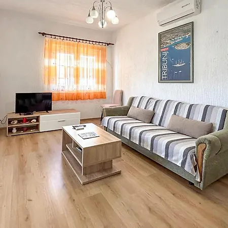 Apartamento In Tribunj With Wifi