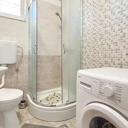 Apartamento In Tribunj With Wifi